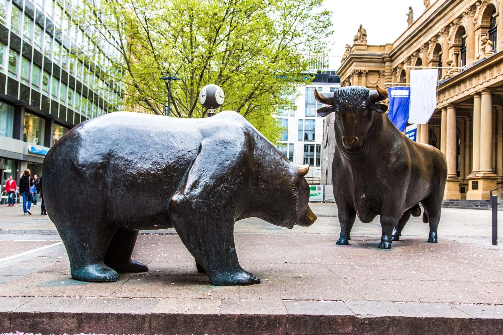 A bull and bear statue in front of a building.